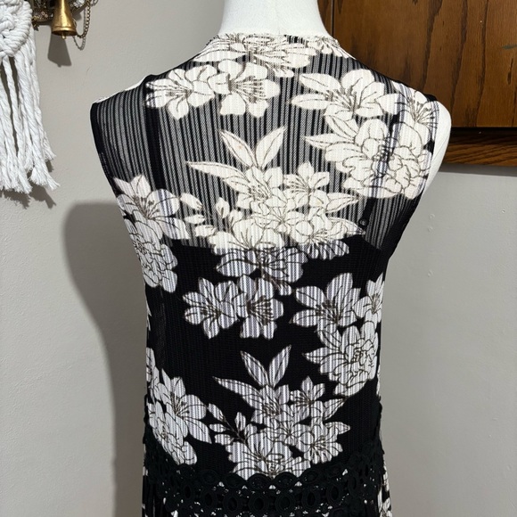 Moon River Black Floral Crochet Lace Sleeveless Sheath Dress Size XS - Picture 6 of 10